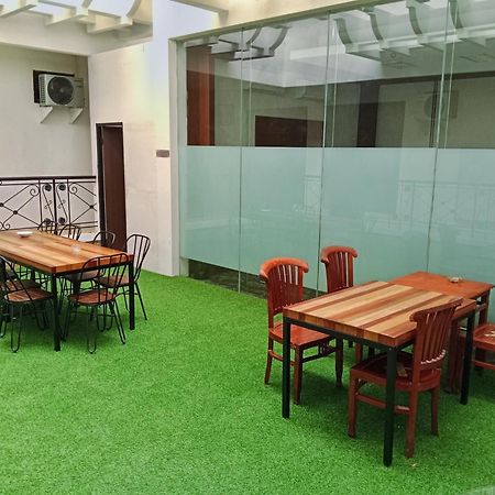 Andita Syariah Hotel สุราบายา ภายนอก รูปภาพ