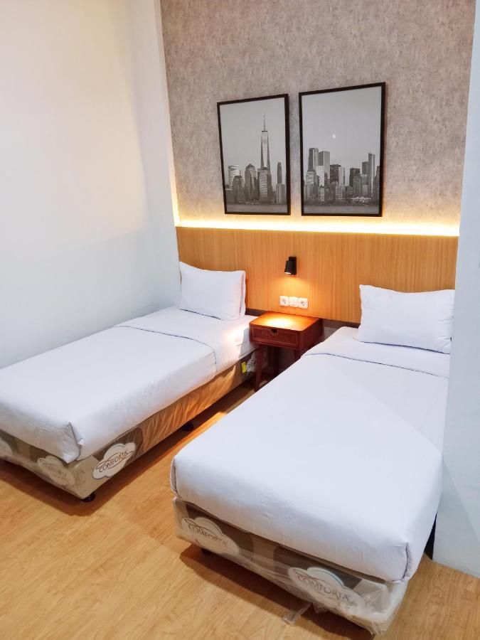 Andita Syariah Hotel สุราบายา ภายนอก รูปภาพ