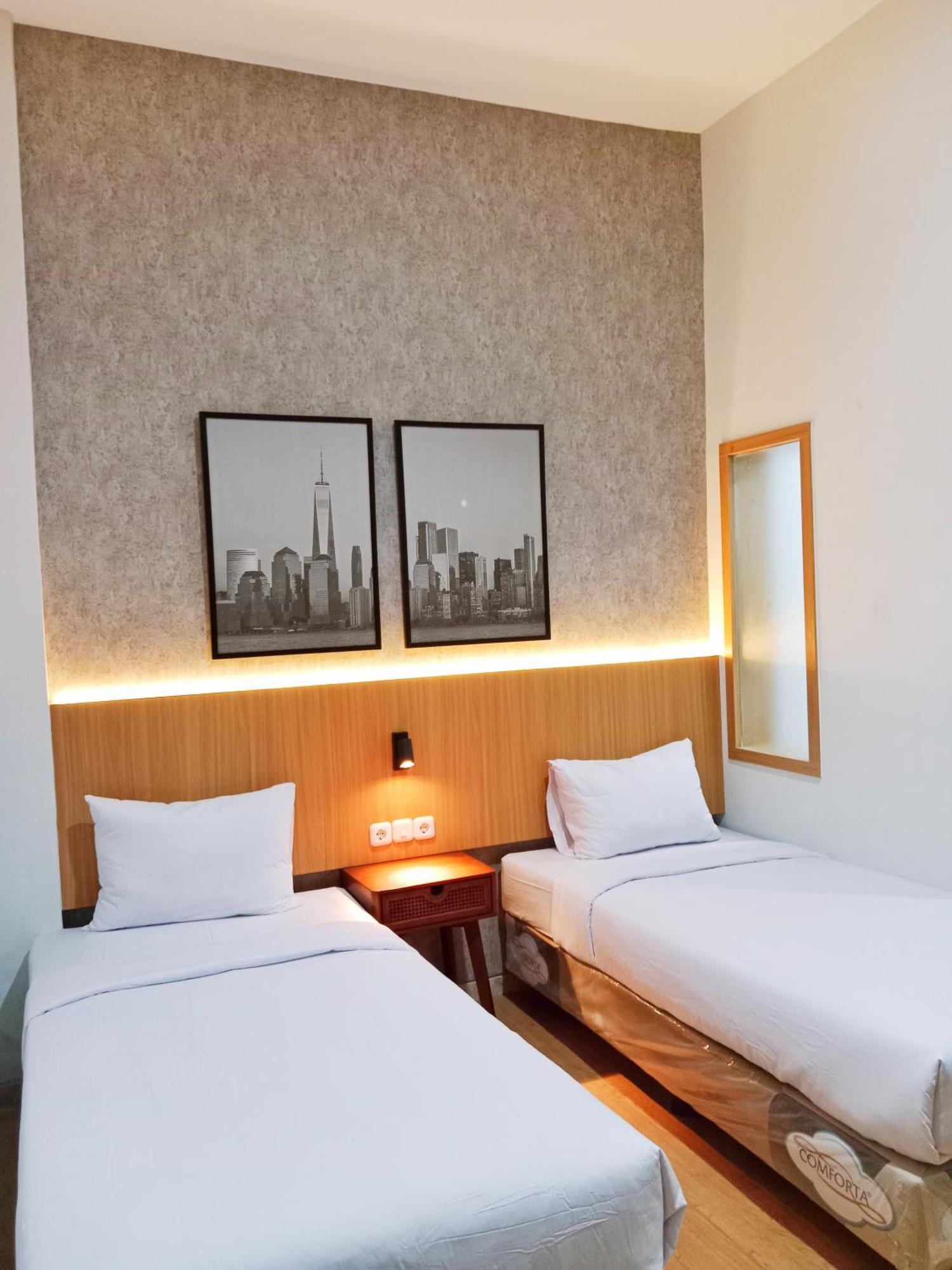 Andita Syariah Hotel สุราบายา ภายนอก รูปภาพ