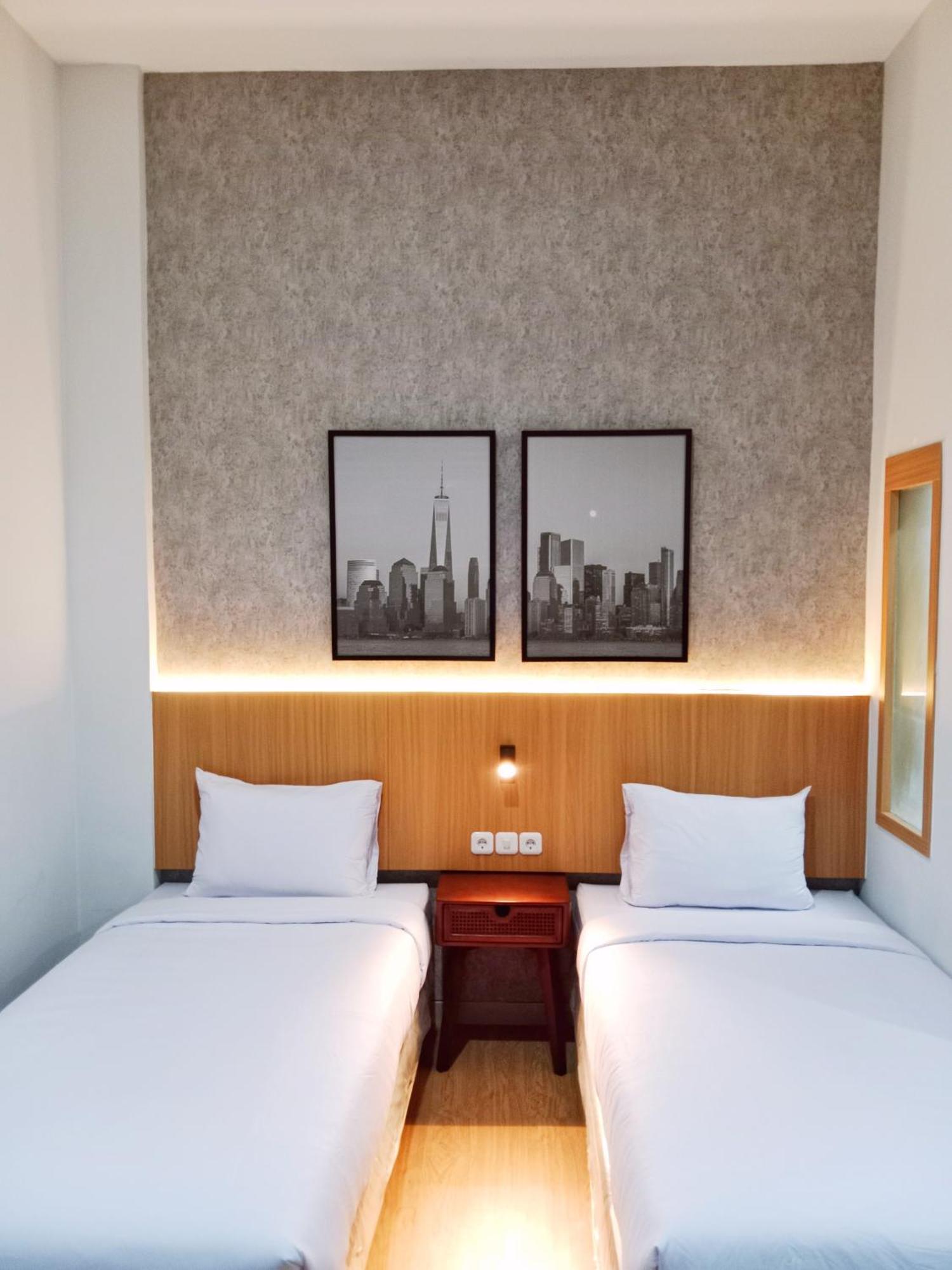 Andita Syariah Hotel สุราบายา ภายนอก รูปภาพ