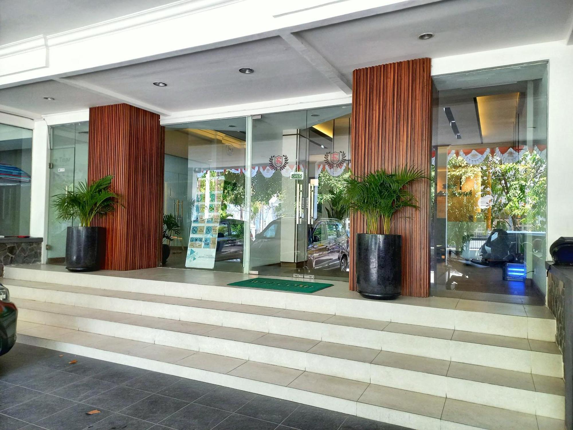Andita Syariah Hotel สุราบายา ภายนอก รูปภาพ