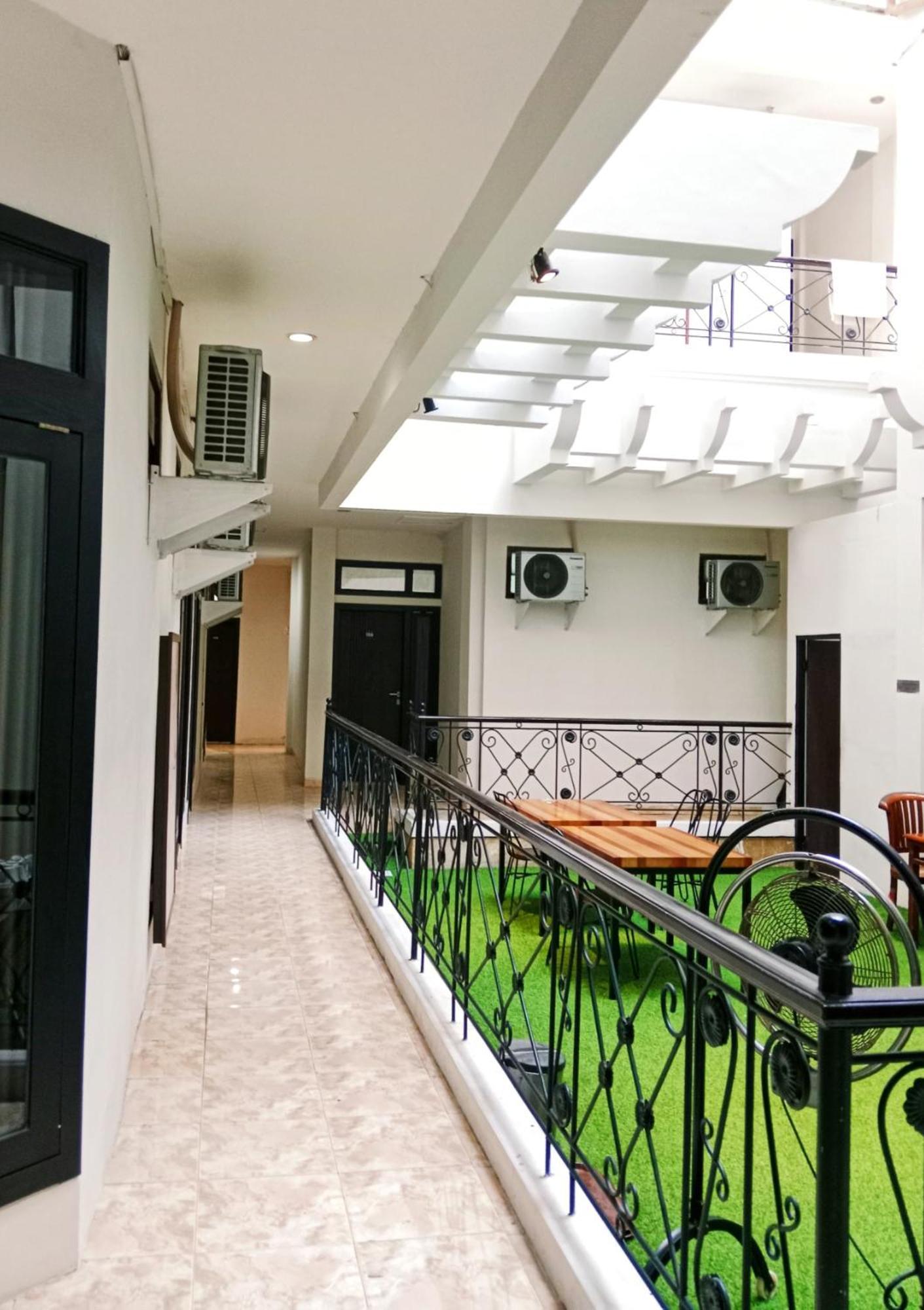 Andita Syariah Hotel สุราบายา ภายนอก รูปภาพ